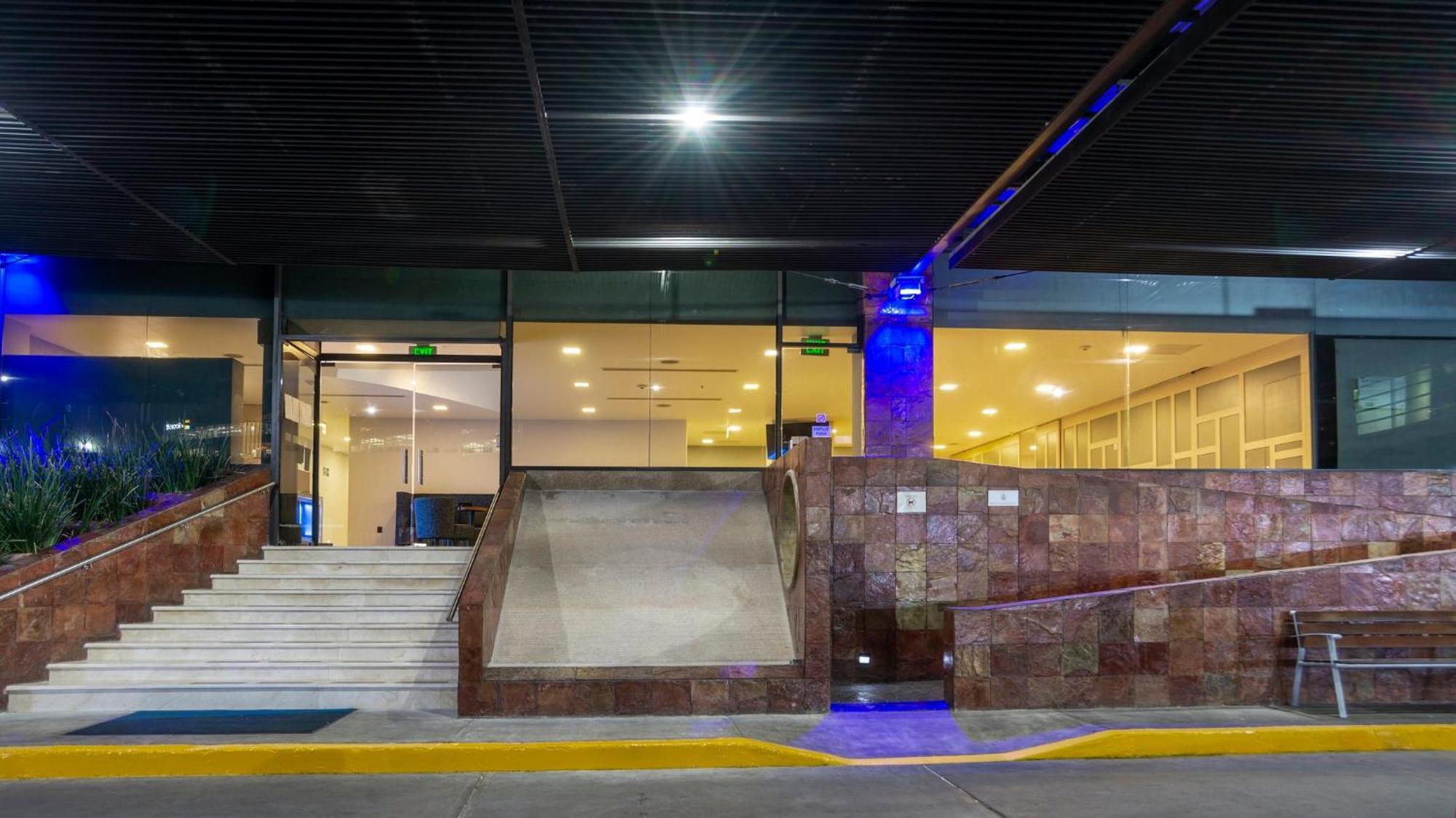 Holiday Inn Express Mexico Santa Fe By Ihg Exterior photo
